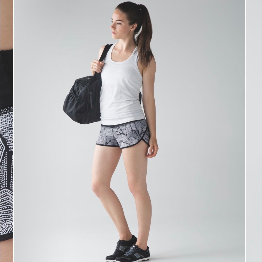 Lululemon speed shorts in Dottie Tribe, 6 EUC